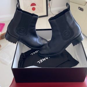 2010 interlocking Cc chanel ankle boots great condition rare find